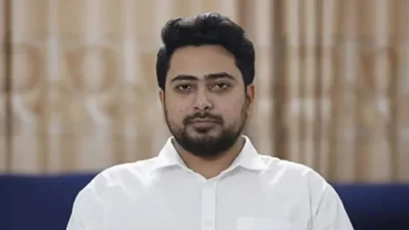 রাজনৈতিক ঐক্য ছাড়া সরকারের টিকে থাকা কঠিন: নাহিদ ইসলাম